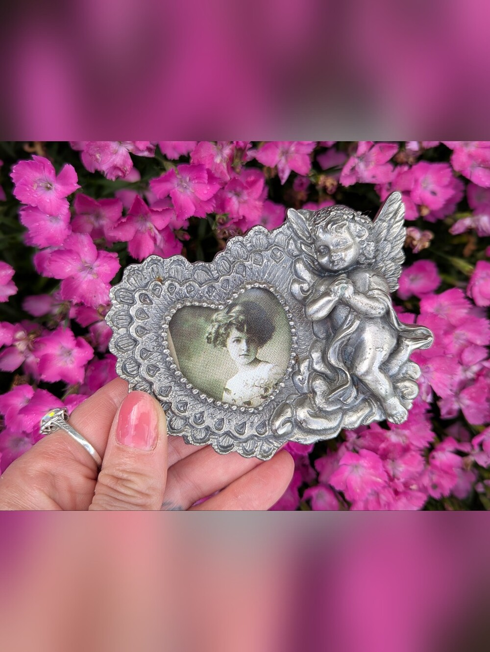 💘Victorian Inspired Cherub Brushed Silver Metal Heart Photo Frame Angel